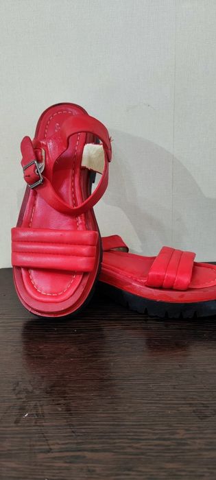 Продам босоножки