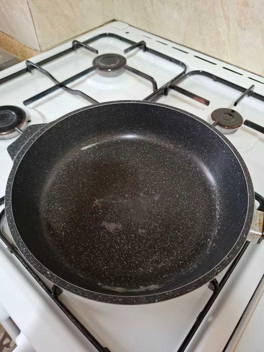 Продам  сковородку в отличном  состоянии, производство Россия