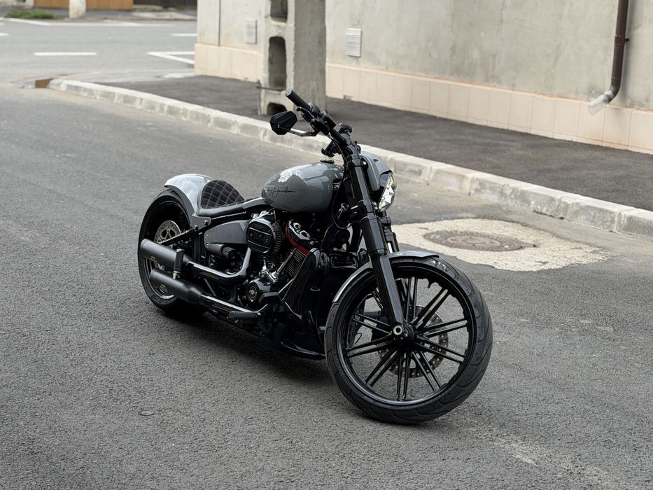 Harley-Davidson Breakout 114 – Conversie Ricks – Model german – Stare ca nouă