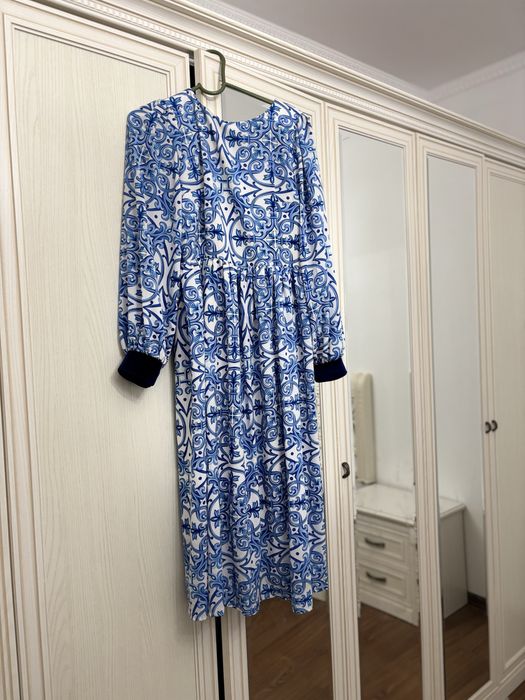 Комзол и платья.