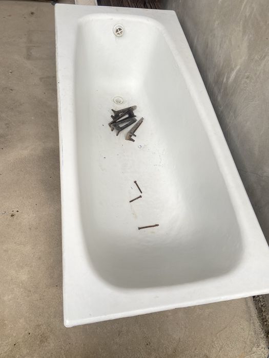 Ванна чугунный яхши холатда сакланган чирчик булиши минг