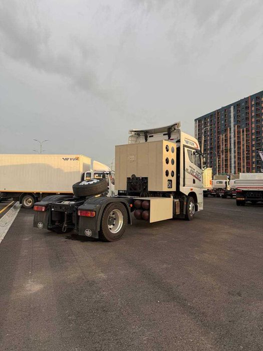 В наличии! Седельный тягач FAW JH6 4x2 CNG (на метане)