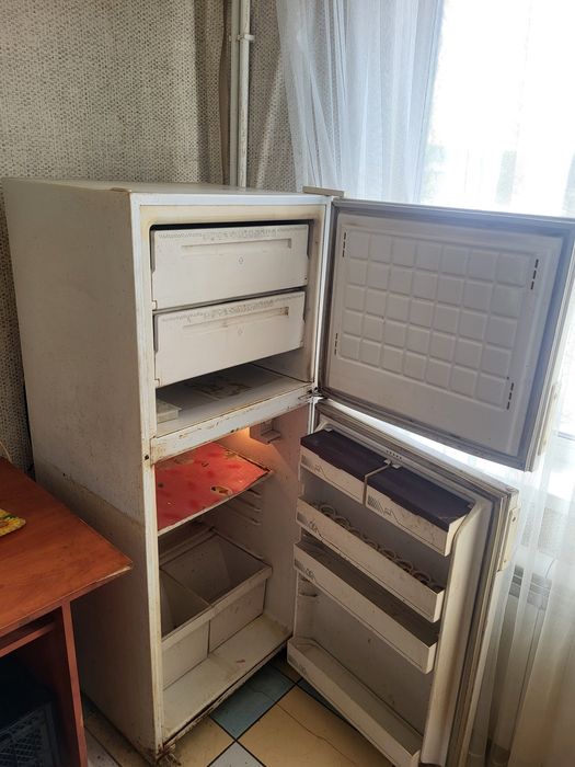 Холодильник бу,в рабочем состоянии