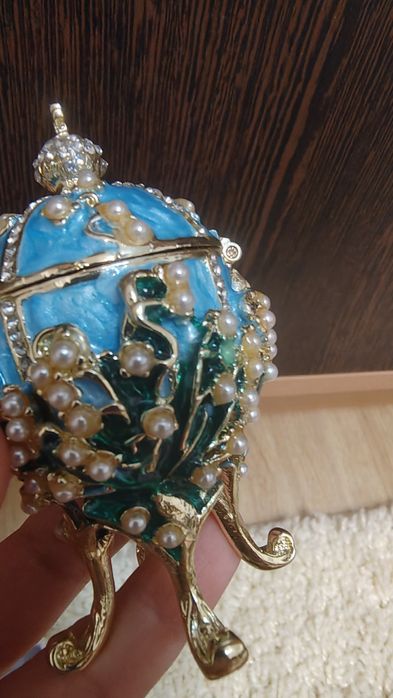 Cutie bijuterii metalica in forma de ou Faberge