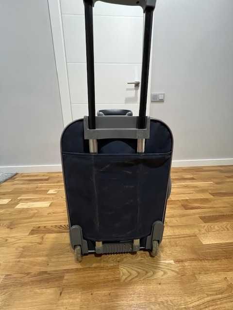 продам отличный удобный чемодан