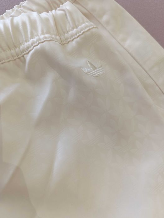 Сатенени шорти ADIDAS нови с етикет