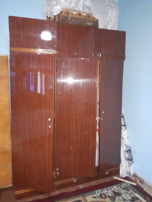 Shkaf sotiladi rassiski