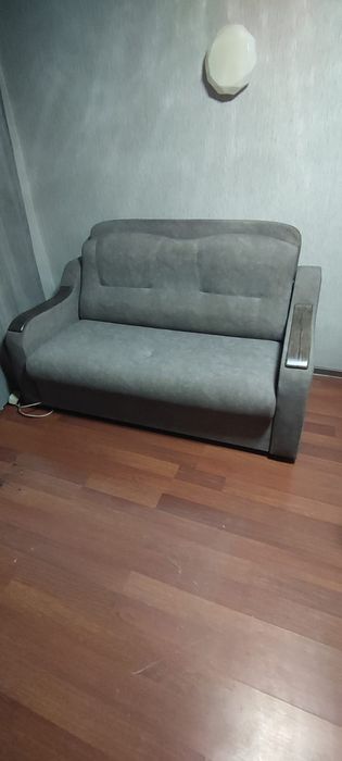 Продам два разных дивана
