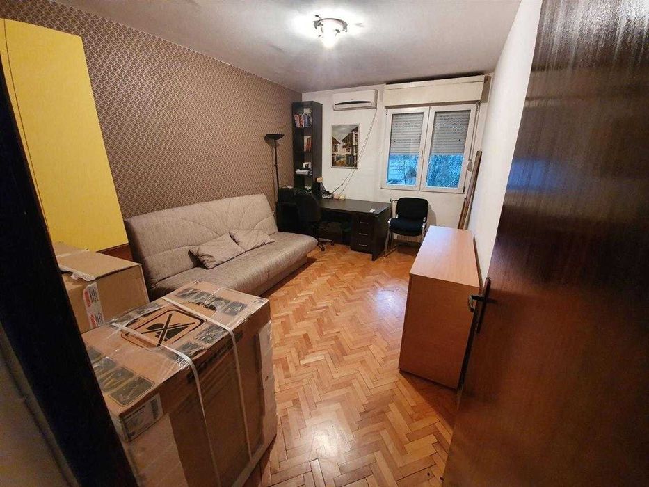 Дава се под наем Тристаен апартамент в Пловдив, Център - 80 кв.м за 188.7 € - Снимка #2