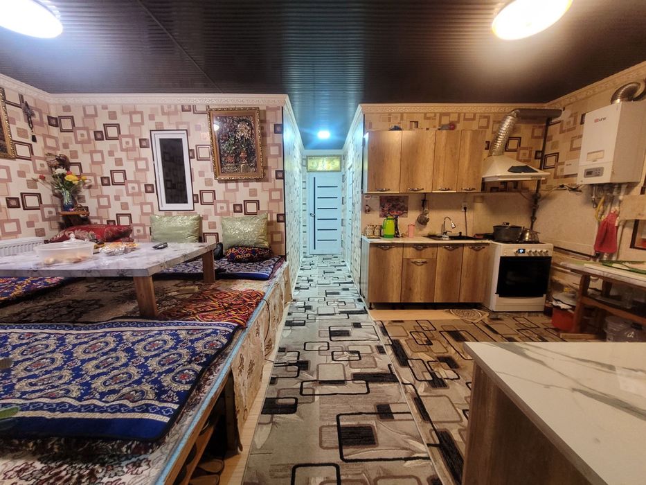 Срочно сотилади чирчик 10/мек район 4 хона карвон бозор рупараси