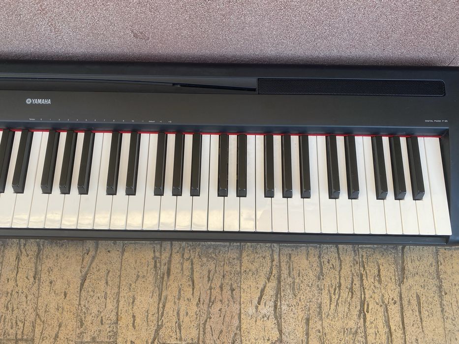 pian digital Yamaha P-95