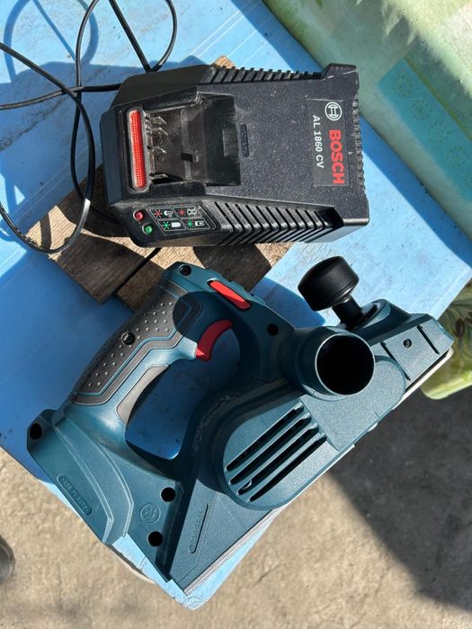 Rindea Bosch GHO 18 V-LI impecabila ,Valiza ,incarcator ,Acumulator 18v 4Ah