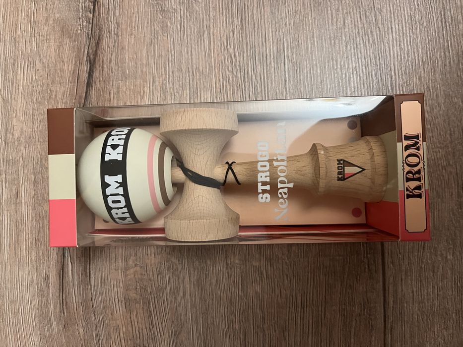 Krom Strogo Neapolitan Kendama
