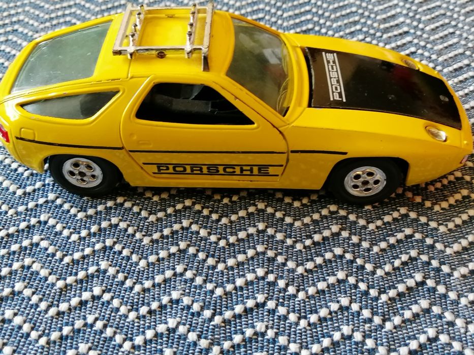 Метални колички.