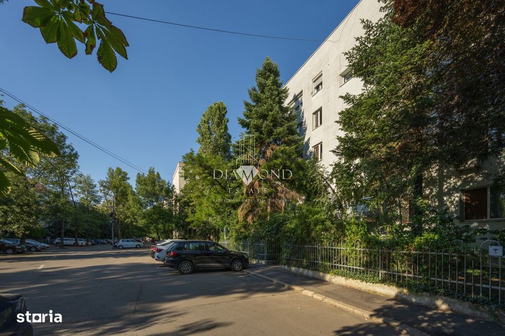 Apartament 3 camere decomandat | Metrou 1 Decembrie | Parcare inclusa