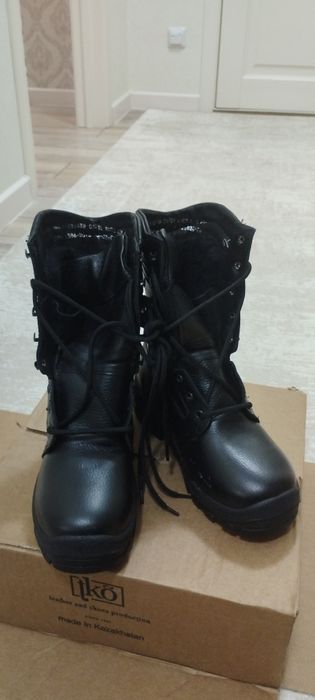 Продам новые коженные зимние берцы  .