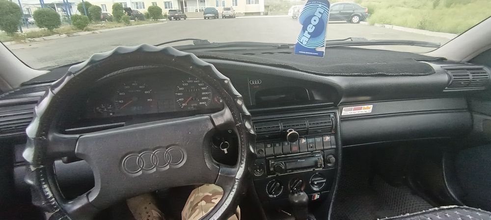 Машина ауди 100 с4