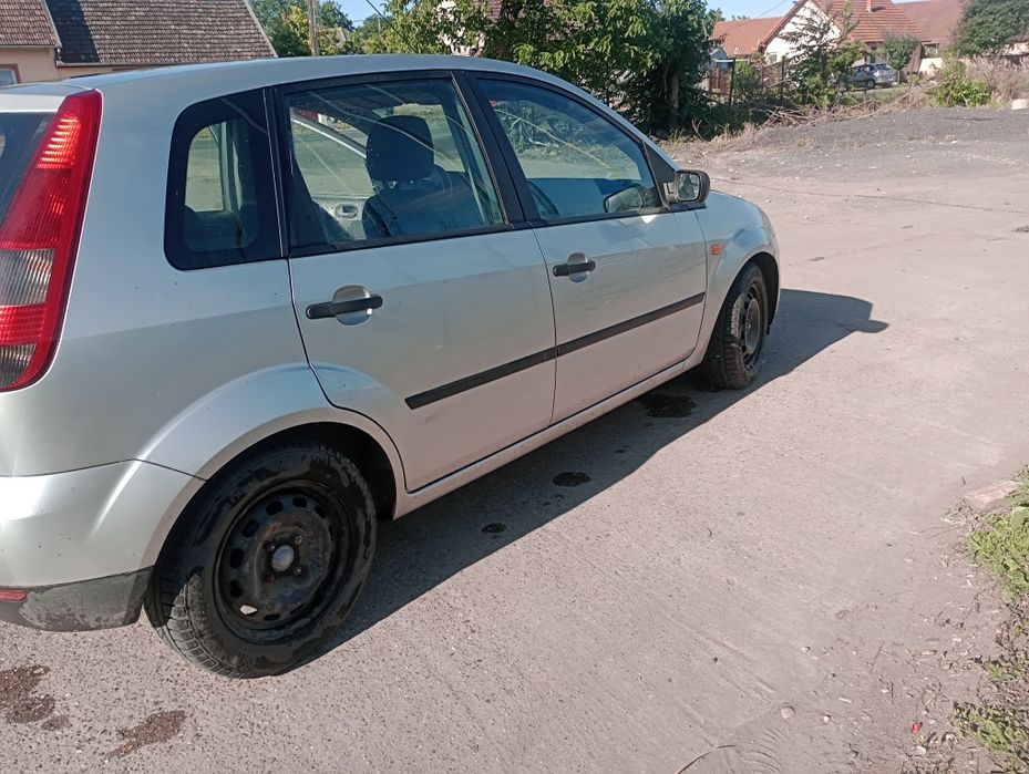 FORD Fiesta 2004 — imagine 2