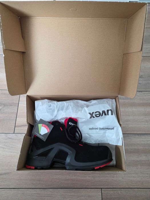работни обувки Uvex номер 40