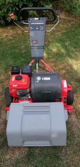 Самоходна косачка за голф игрище