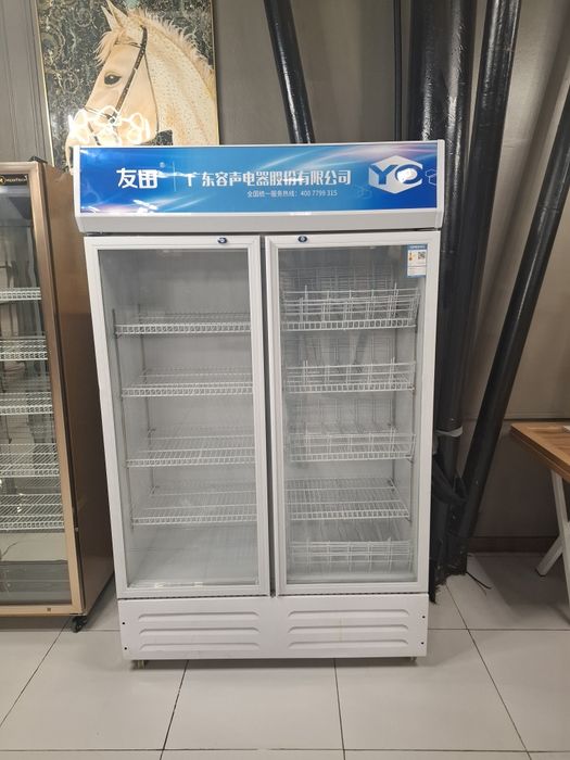 Два Холодильник 3 дверные работающие использовали только год