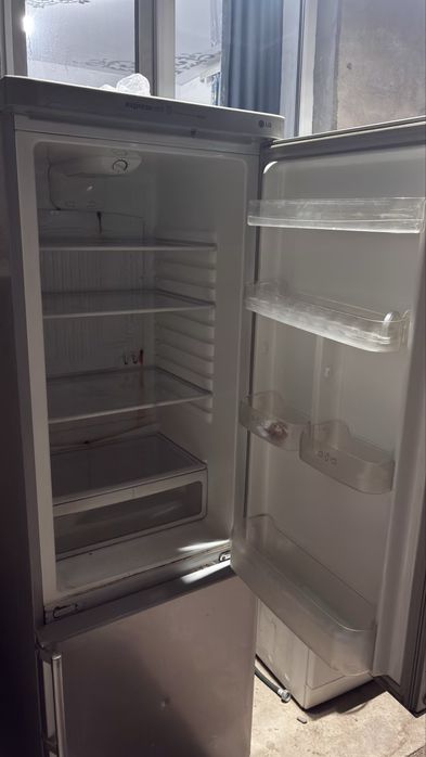 Продаеться бу отличный холодильник