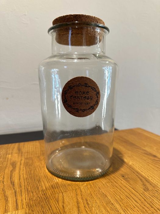 Голям стъклен буркан с капак - практичен / декоративен