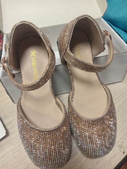 Продам туфельки нарядные