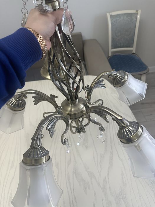 Продам люстры по 5000