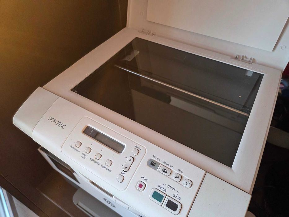 Принтер/скенер/копир Brother DCP-195C + тонер