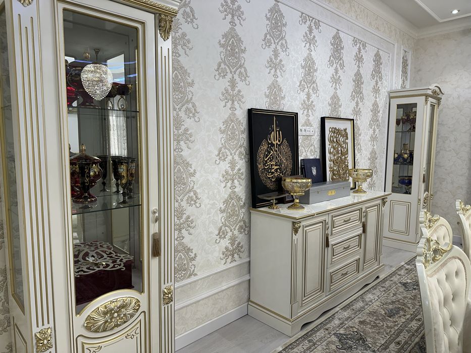 Стол стул комод и два пенала