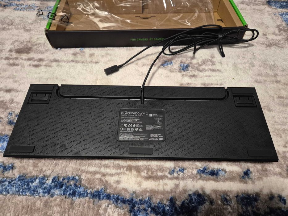 Tastatură Gaming Razer BlackWidow V4 X – Switch-uri Yellow Linear