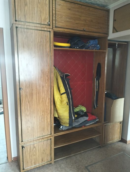 Бесплатно отдаю шкафы