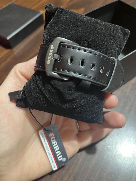 Нов мъжки часовник с етикет