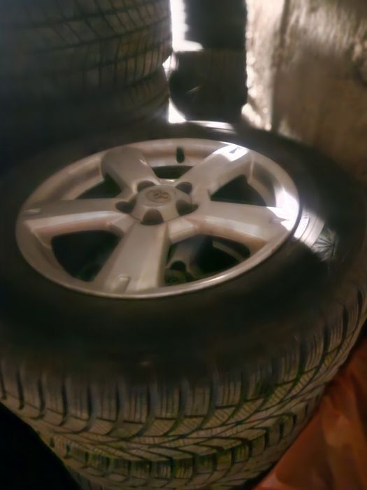 Гуми с джанти , зимни