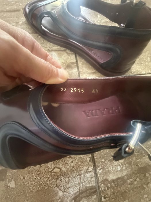 Подам сандали оригинал Prada