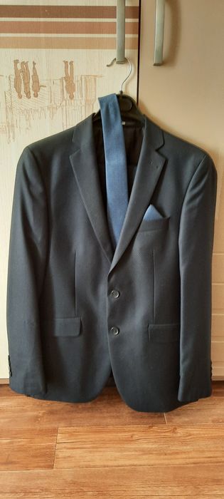 Продам мужской костюм