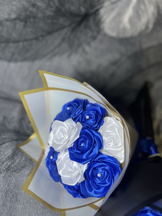 Buchete , cosulete cu trandafiri din satin