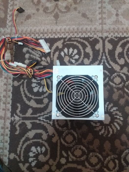 Блок питания и видеокарта для ПК