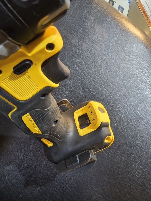 DeWalt DCD791 18V XR Brushless – bormașină/înșurubat profesională