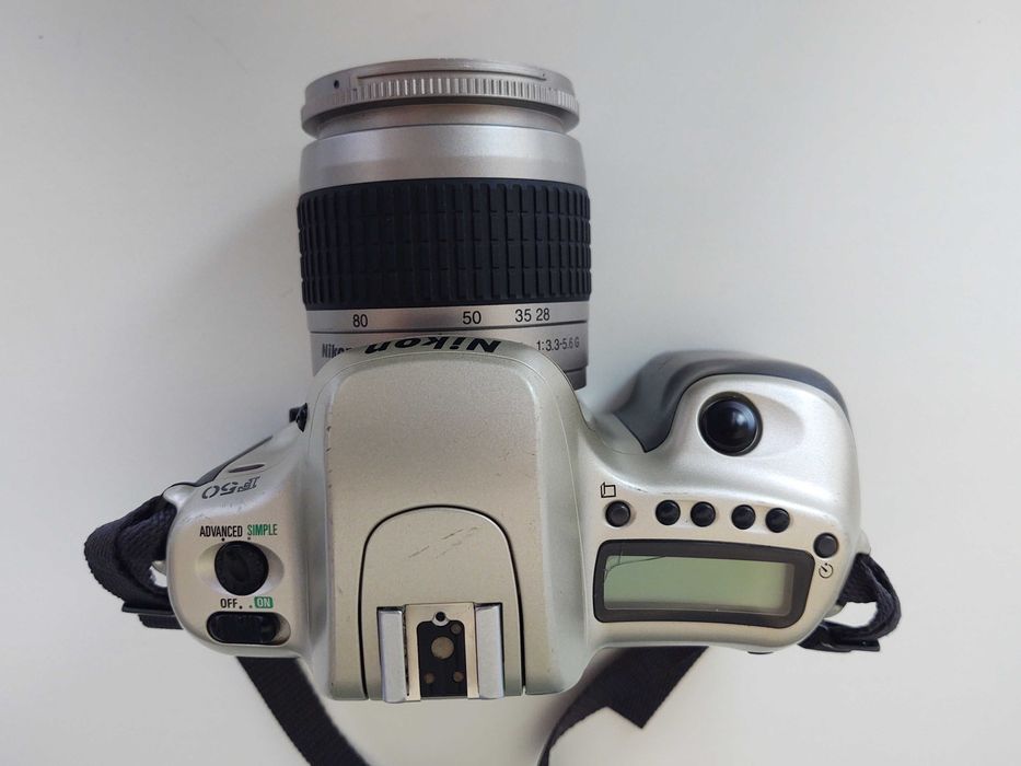 Aparat foto pe film, vechi, Nikon.