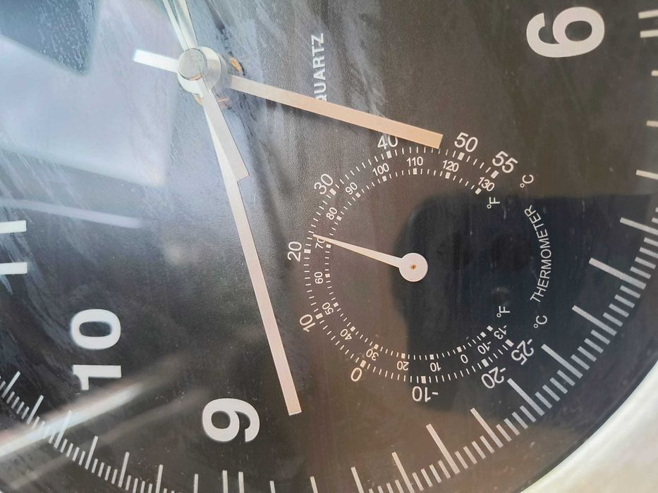 Стенен часовник с термометър и хигрометър Cisco