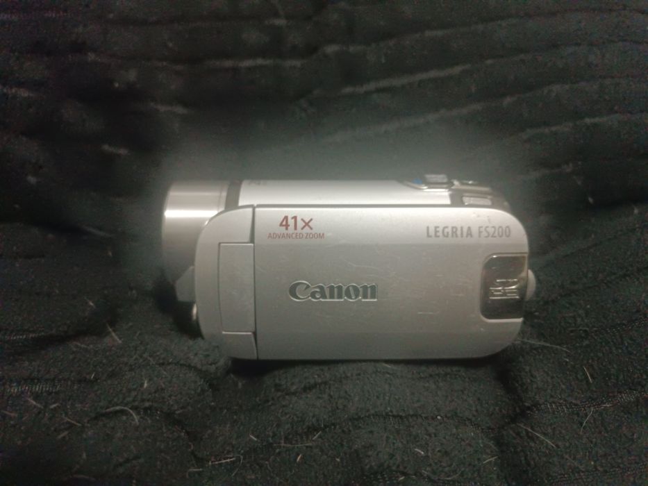 Камера canon Legria FS200