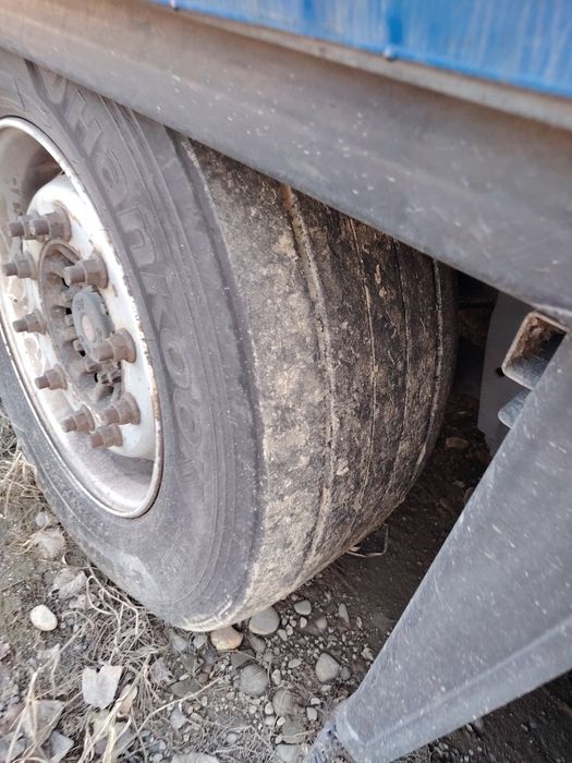 De vanzare camion Renault standar  cu semi remorca Schmitz