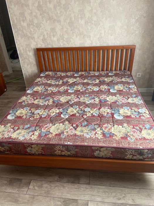 Двуспальная кровать