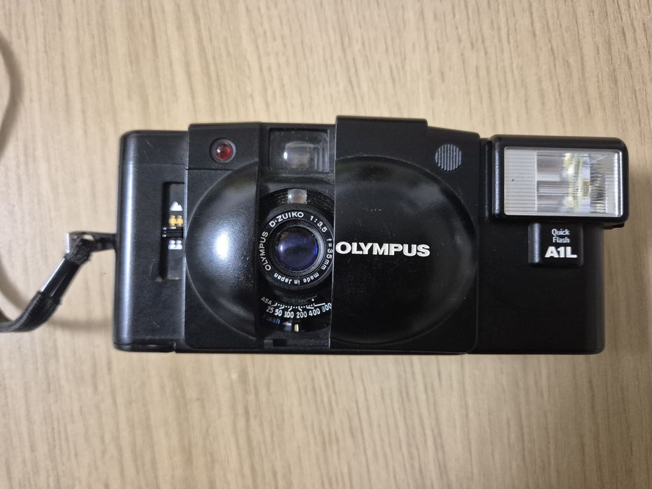 Aparat foto Olympus XA2 cu flash A1L