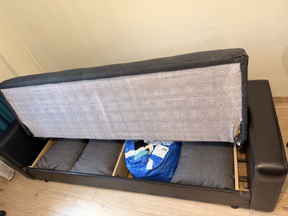 Canapea extensibila 3 locuri , cu lada aproape noua