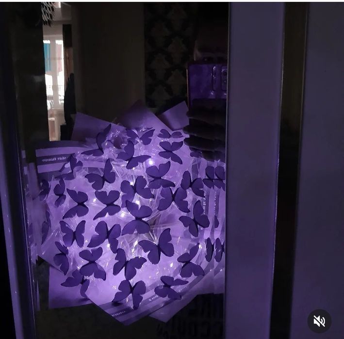 Бабочка в букете