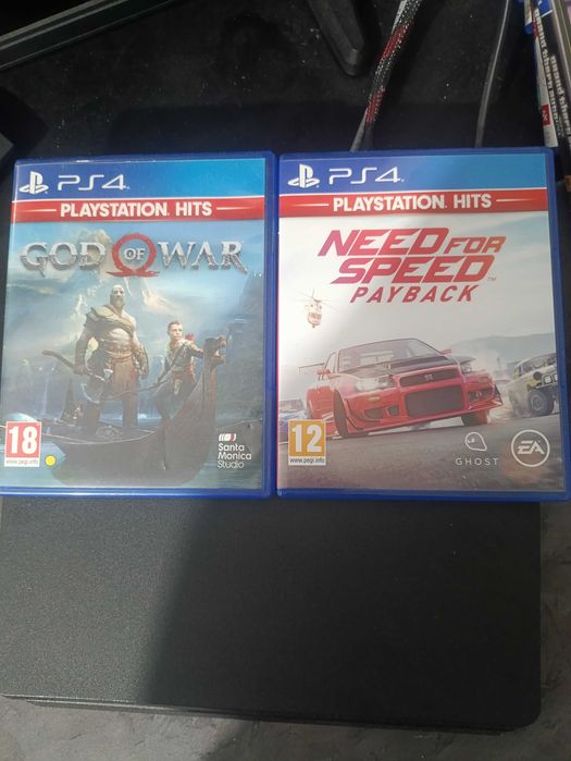 Плейстейшън 4, с включени игри и зарядно