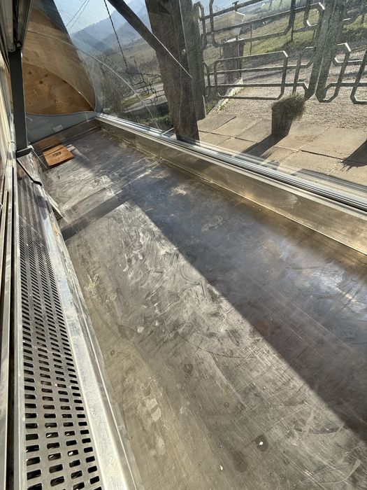 Хладилна витрина